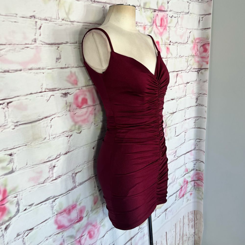 La Femme 29262 ruched mini dress in dark berry - Picture 4 of 10